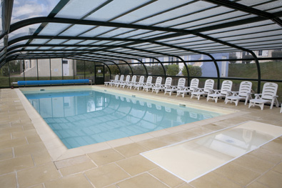 Residence Les Terrasses de Pentrez - indoor swimming pool with sun loungers